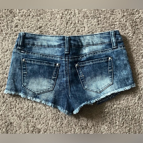 Almost Famous Jean Shorts - Picture 3 of 7